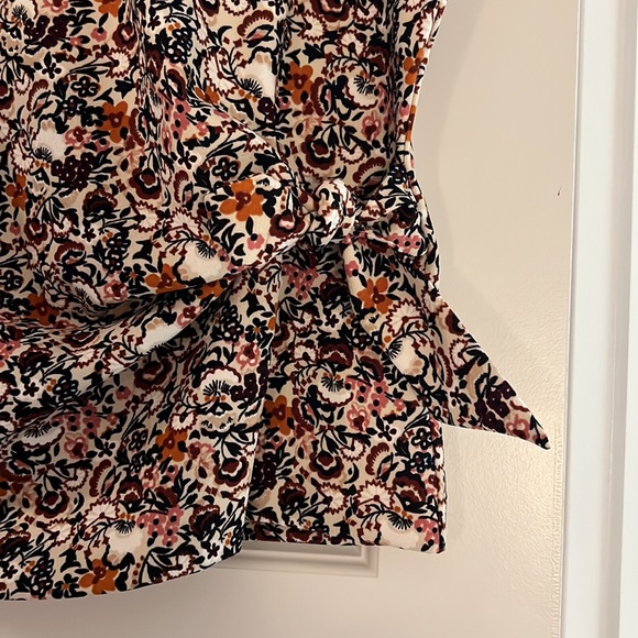 Ann Taylor short sleeve top with tie detail - Picture 3 of 3